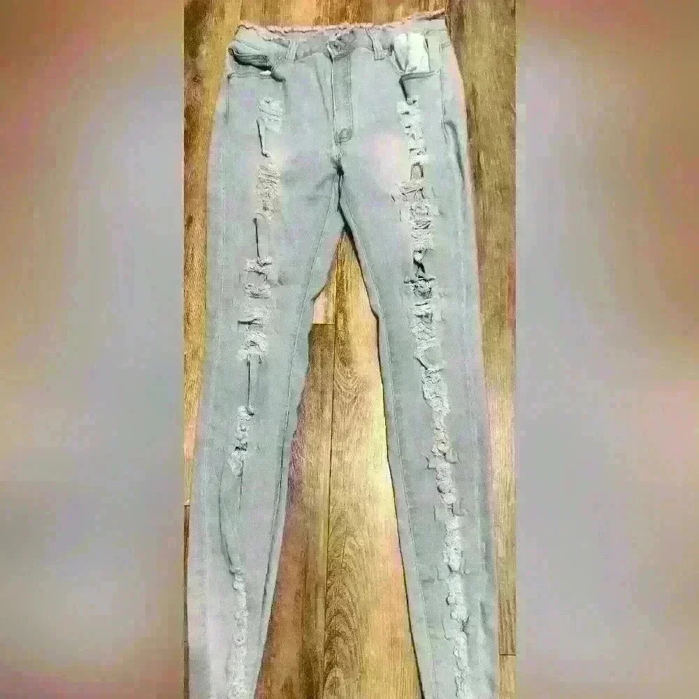 Red Fox Women's Jeans Size 17 Stretchy Ripped Design Like New